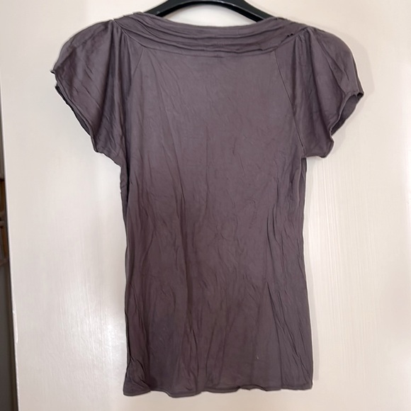 Banana Republic women’s feminine, lightweight, summer top with cap sleeves. - Picture 5 of 8
